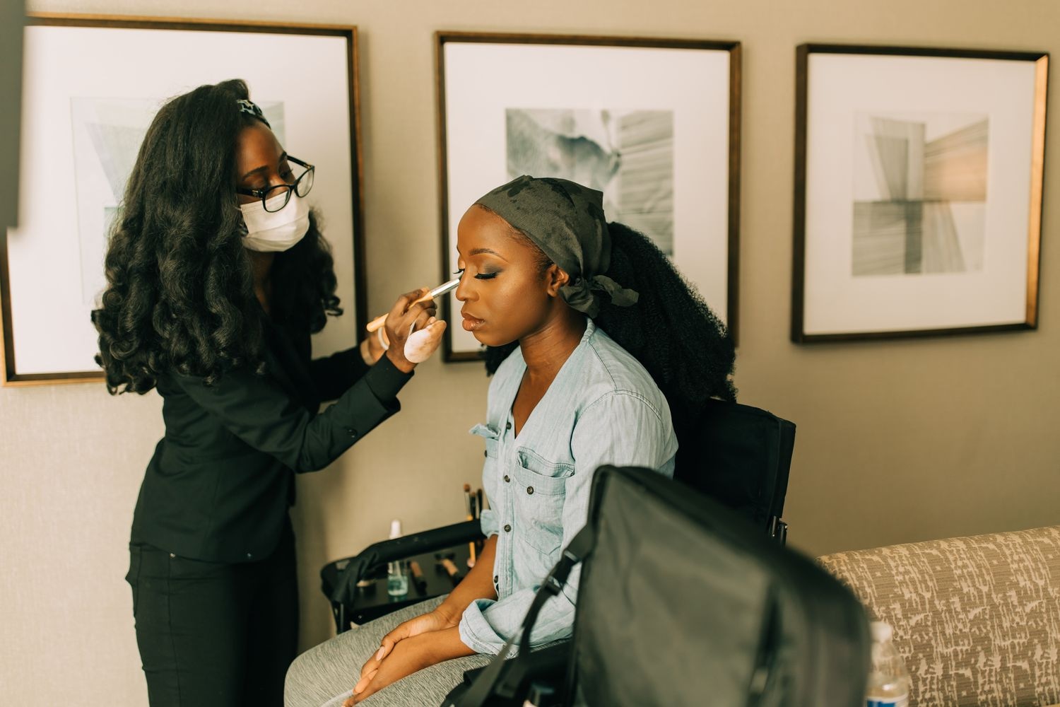 How a Mobile makeup artist Dallas TX Brings Luxury Beauty to You