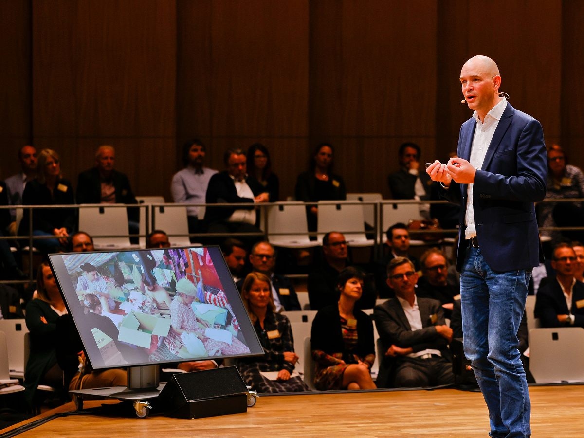 Public Speaking Coach for Corporate Leadership and Communication Success | Mike Acker